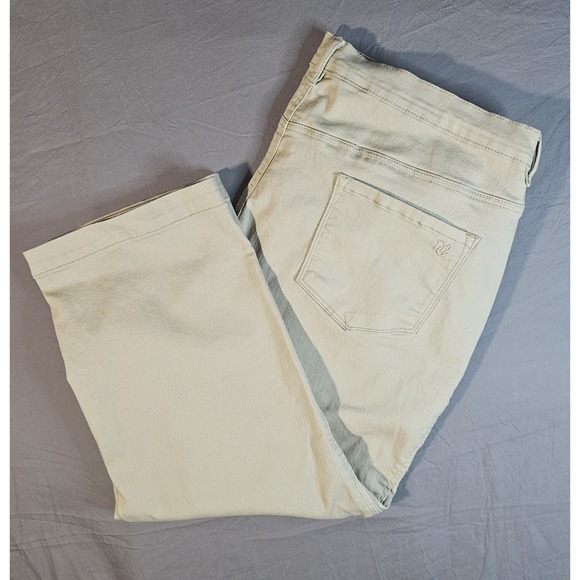 DG2 Diane Gilman Womens Capri Jeans 2XL Khaki Tan With Button Detail Pockets - Picture 1 of 6